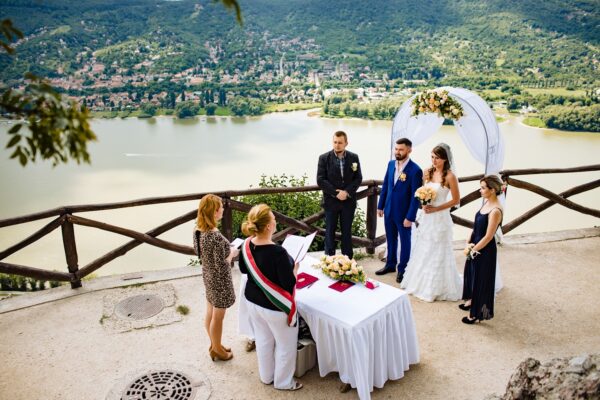 Russian Elopement in Hungary,  Visegrad, Danube Bend, photo: Rabloczky András
