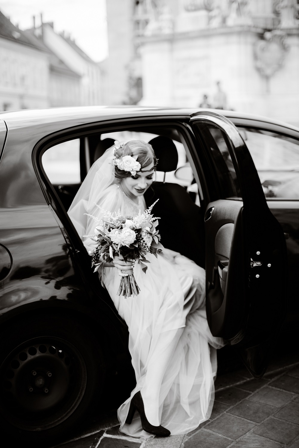 Wedding car, elopement in Budapest, photo: Anna Utesheva