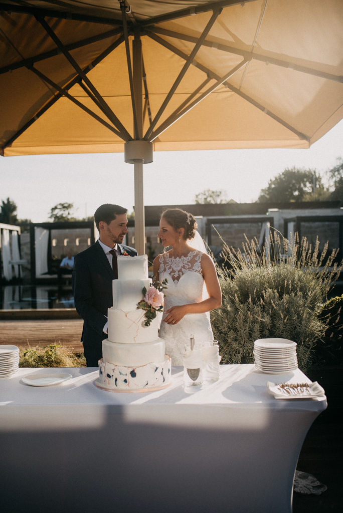 MG esküvői torta, wedding in Etyek, photo: The Wedding Fox